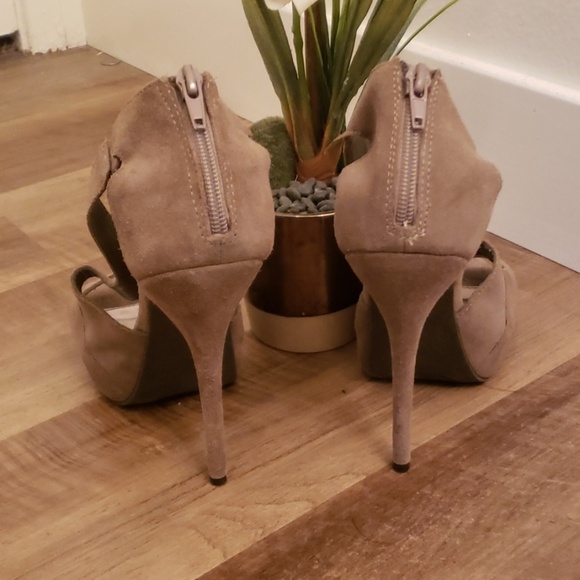 Steve Madden "gaspy"  suede heels - Picture 3 of 7